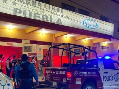 Asaltan la Arena Puebla, en pleno lunes de lucha libre (video)