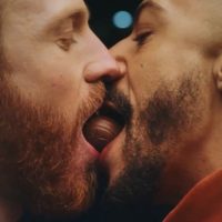Activista católica lanza campaña contra spot que muestra a pareja gay besándose