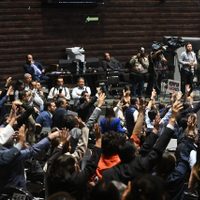 Diputados oficialistas aprueban crear comisión en el INE para evitar "narcocandidaturas"