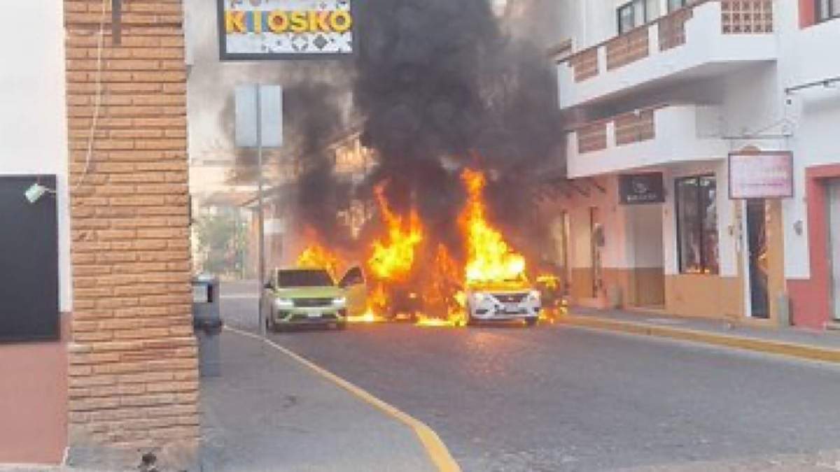 En Michoacán cancelan salidas de autobuses por bloqueos del CJNG; gobierno instala mesa de seguridad
