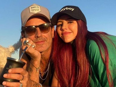 Las postales del viaje a puro romanticismo de Cande Tinelli y Coti Sorokin
