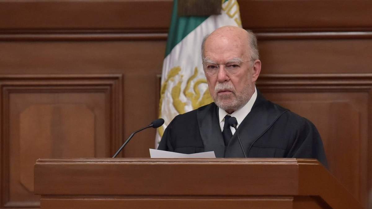 El ministro de la Suprema Corte, Juan Luis González Alcántara Carrancá