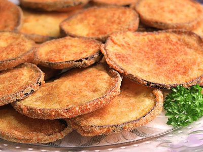 Berenjenas fritas: con 1 huevo y 1 berenjena, prepará esta receta divina, rendidora y económica