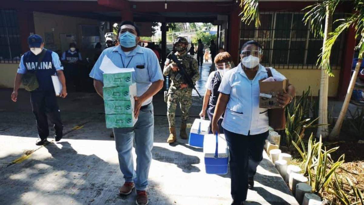 Vacunación de maestros en Campeche