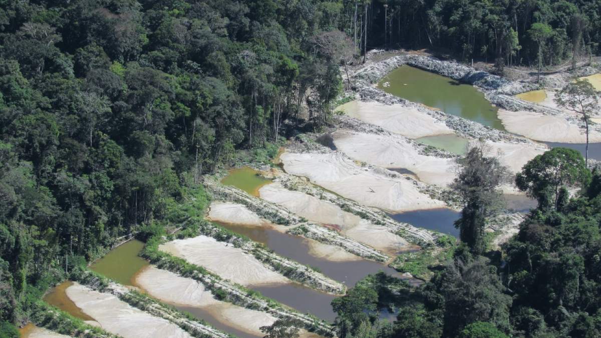 Minería en la región amazónica de Brasil. Fuente: (Twitter)
