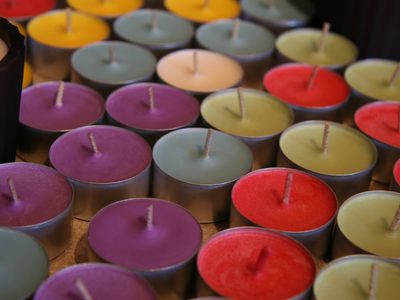 No gastés fortuna: creá velas nuevas con los restos de las viejas y con cosas que tenés en casa