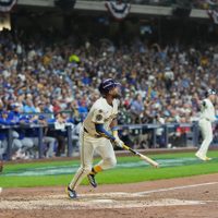 Poder ofensivo y el bullpen encabezado por Misiorowski dan a Cerveceros triunfo 7-3 sobre Cachorros
