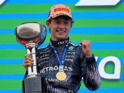 Kimi Antonelli gana el Gran Premio de Japón por delante de Oscar Piastri, de McLaren