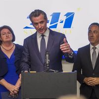 El gobernador de California ratifica un nuevo paquete de leyes para proteger el acceso al aborto