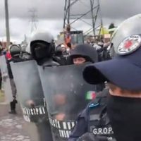 Vecinos protestan contra obra complementaria de Interurbano; detienen a dos