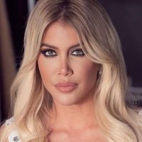 La prenda que ibas a tirar es tu aliado de moda: mirá cómo la lleva con estilo Wanda Nara
