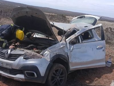 Dos personas resultaron heridas por el vuelco de un auto en la Ruta 237