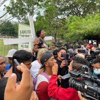 Migrantes se suturan los labios para exigir a AMLO que atienda reclamos de regularización (Video)