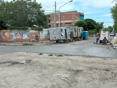 Piden que se termine de reparar el enorme socavón en calles Copahue y Avenida Olascoaga