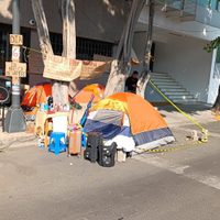 Hospitalizan de emergencia a morenista en huelga de hambre