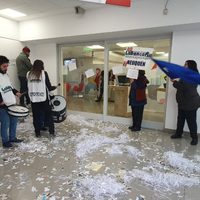 La Bancaria se manifestó en las puertas del Banco Santander por una denuncia de maltrato laboral