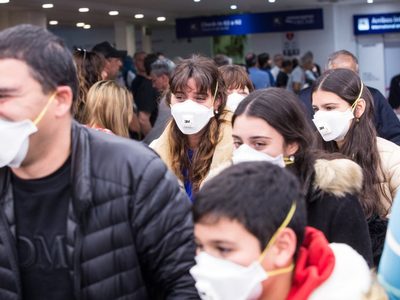 Volvieron los vuelos y ya se detectaron varios infectados con coronavirus en los aeropuertos
