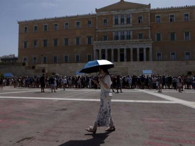 Grecia cierra escuelas y la Acrópolis de Atenas por una ola de calor con hasta 43 grados