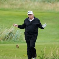 Trump entra a reunión con la UE y advierte que aranceles no bajarán del 15%