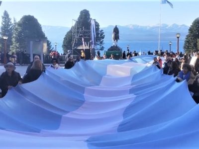 Comunidad Angostura se sumó a banderazo en defensa de estatua de Roca y “los valores republicanos”