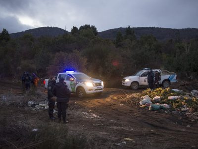Tensión por masiva toma en un cerro de Bariloche