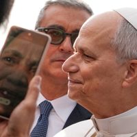El Papa León XIV anuncia la renuncia de obispo de San Diego acusado de malversar fondos