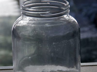 Si guardás frascos de vidrio, grandes, chicos o medianos este proyecto DIY es perfecto para decorar como un experto