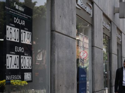 Peso gana ante nuevas hostilidades de Trump