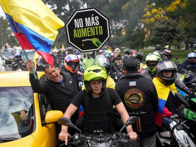 Bloqueos y marchas en Colombia en rechazo al alza de la gasolina