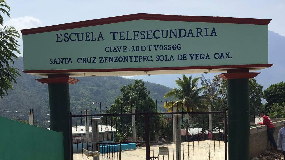 Telesecundaria en Santa Cruz Zenzontepec