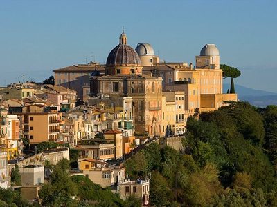 El palacio papal de Castelgandolfo abre sus puertas y exhibe sus tesoros (Video)