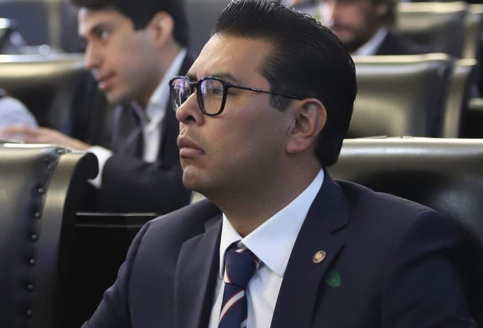 El senador dejó a la bancada del PRI con sólo 13 integrantes