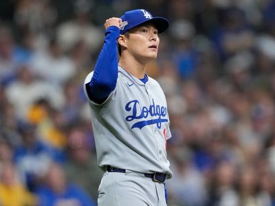Yamamoto lanza juego de tres hits y Dodgers amplían ventaja ante Cerveceros en Serie de Campeonato