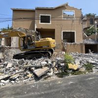 Derriban la casa de Cumbres, donde Diego Santoy mató a los hermanos de su novia