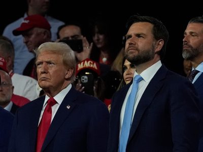 J.D. Vance, el joven senador que comparó a Trump con Hitler y ahora es su compañero de fórmula