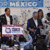 Santiago Creel rompe en llanto al registrarse como aspirante de la oposición (Video)