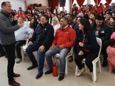 Omar Gutiérrez entregó 24 viviendas en Cuenca XV