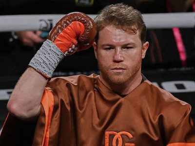 Celebran los fanáticos: los artículos que sacó a la venta Canelo Álvarez