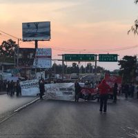 Sindicalizados de la UAEM bloquean accesos a Cuernavaca por falta de pago