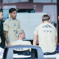 Con Messi y De Paul, la Selección argentina inició su concentración