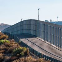 El muro con México tendrá financiamiento temporal del Pentágono