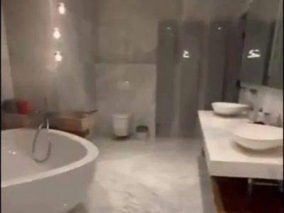 Exhiben en redes video de un baño de la casa de "Alito" Moreno cateada ayer