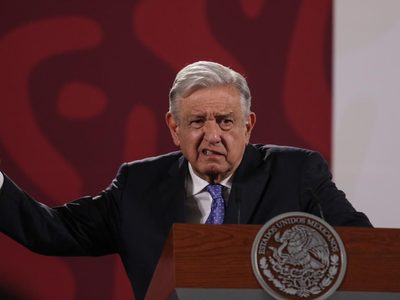 AMLO acusa a Lorenzo Córdova de ser "pieza clave" del bloque conservador