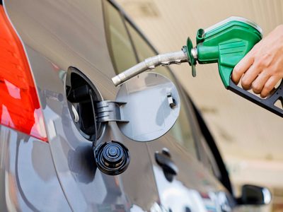 Sube casi un 9% el precio del combustible en México