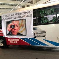 Taxistas realizan protesta contra operadores pirata en la Terminal 2 del AICM