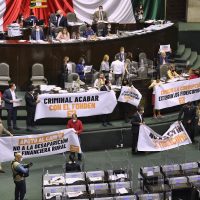 Oposición revienta sesión en la que se aprobaría eliminación de 109 fideicomisos