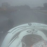 GP de Japón: Pierre Gasly casi choca con una grúa en la pista (Video)