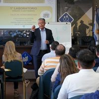 Figueroa: “Las becas estudiantiles permitirán que los jóvenes accedan a una educación de calidad”