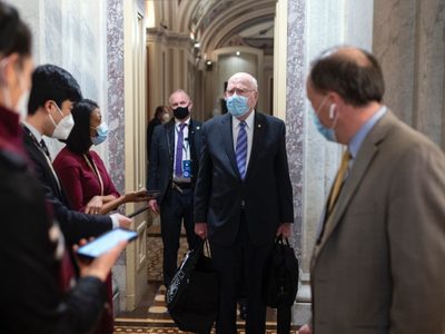 Con interrogatorio de senadores a fiscales y abogados, concluye cuarta jornada de juicio contra Trump
