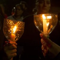 Crimen de Juan Caliani: silencio y velas para exigir justicia